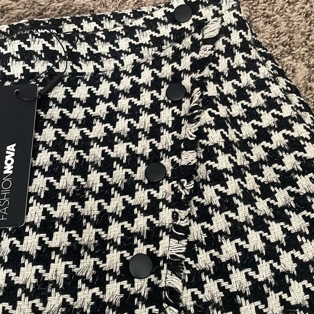 Patterned Skort 🖤 - Picture 3 of 5